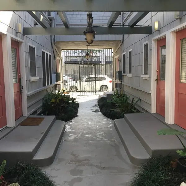 625 E Broadway, Long Beach, CA 90802-5132
