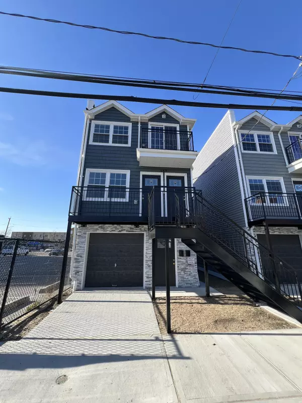 157 Beach 25th St, Far Rockaway, NY 11691-2203