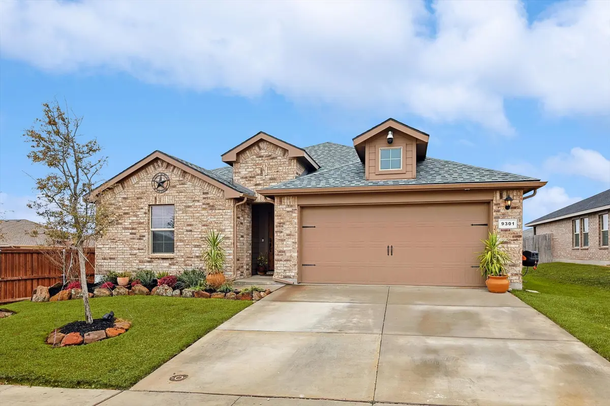 9301 Hill Topper Trl, Fort Worth, TX 76131
