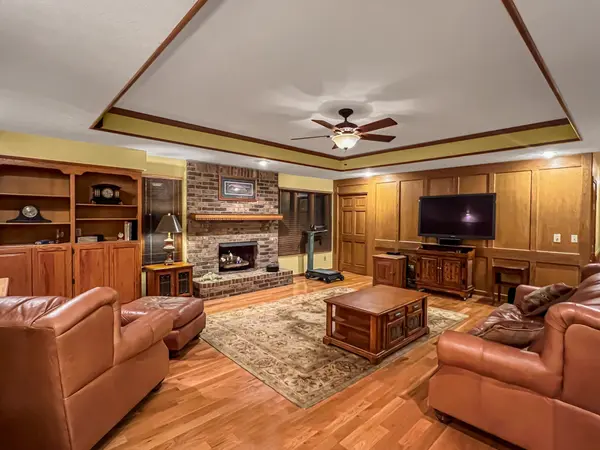 4195 N Farm Road 101, Springfield, MO 65803