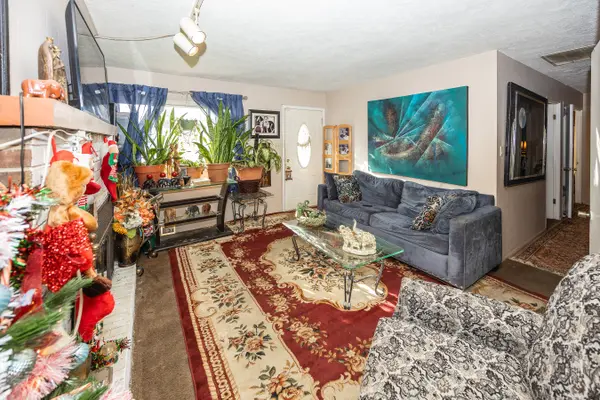 7838 Ridgewood Dr, Indianapolis, IN 46226-6329