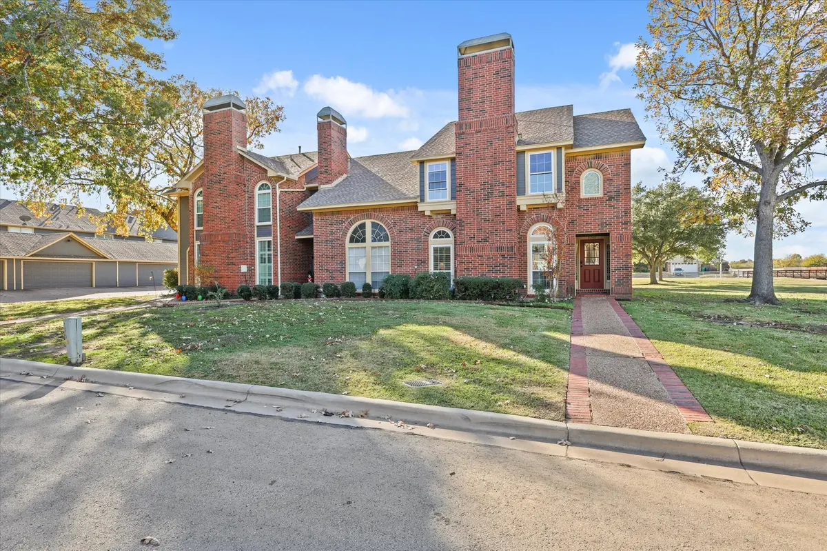 3349 Ashcroft Ln, Denton, TX 76207-7201