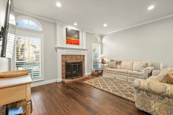3349 Ashcroft Ln, Denton, TX 76207-7201