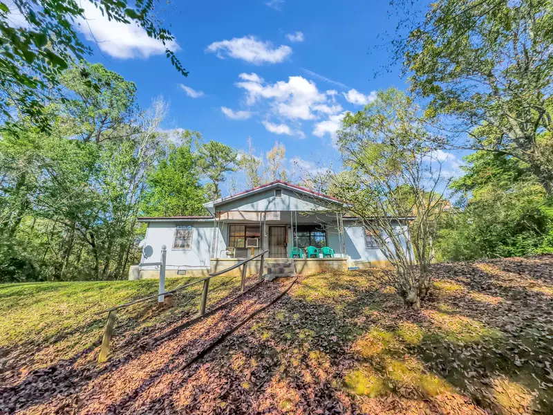 136 Peavy Hill St, Sylacauga, AL 35150-3620