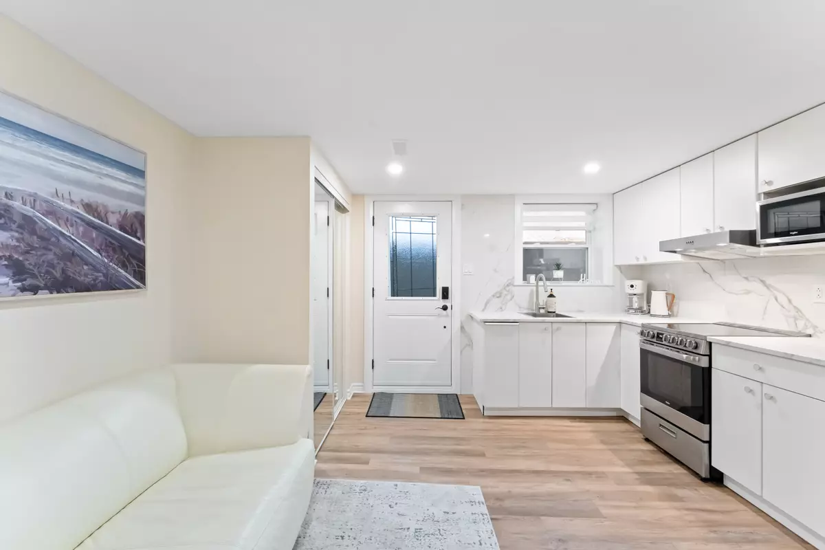 Ottawa, ON K2B 5Z9,375 Zephyr Ave