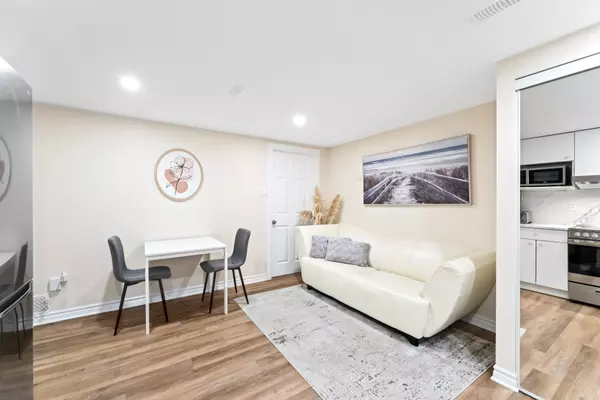 Ottawa, ON K2B 5Z9,375 Zephyr Ave