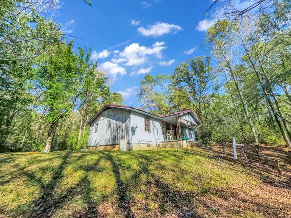 136 Peavy Hill St, Sylacauga, AL 35150-3620