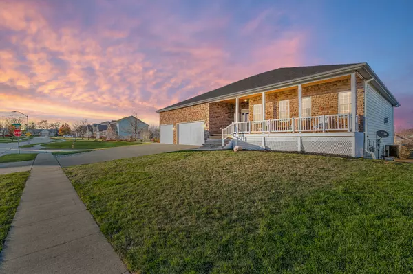 9633 Enfield Dr, Johnston, IA 50131-3081