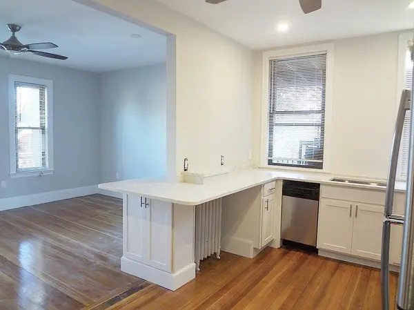 19 Seaverns Ave #2R, Jamaica Plain, MA 02130-2875