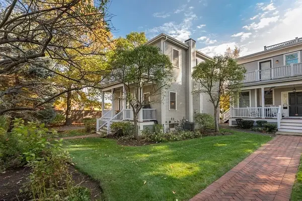 40 Pleasant St, Newton Center, MA 02459