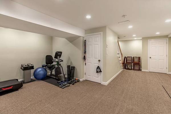 40 Pleasant St, Newton Center, MA 02459