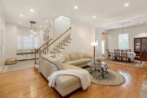 40 Pleasant St, Newton Center, MA 02459