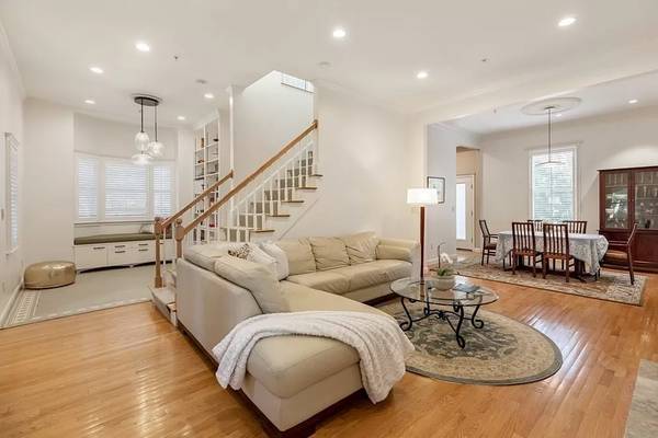 40 Pleasant St, Newton Center, MA 02459