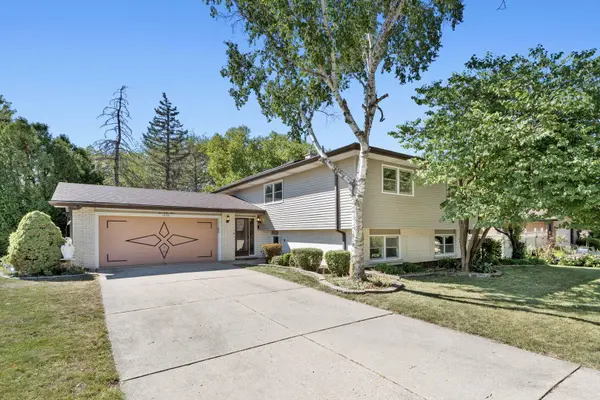 1044 S Highland Ave, Arlington Heights, IL 60005