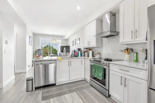 15170 60 Ave #111, Surrey, BC V3S 0A3