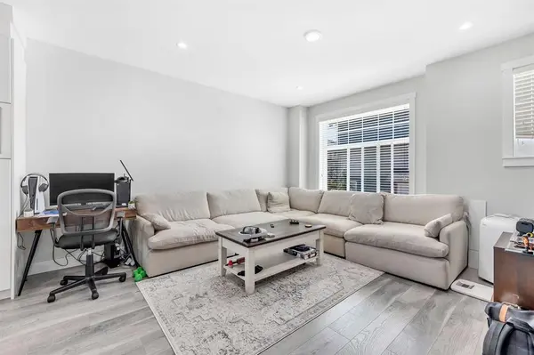 15170 60 Ave #111, Surrey, BC V3S 0A3