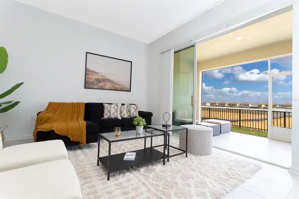 1043 SPLASH SHOT PL # #2002, 33896,