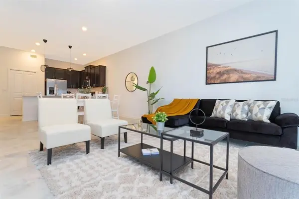 1043 SPLASH SHOT PL # #2002, 33896,