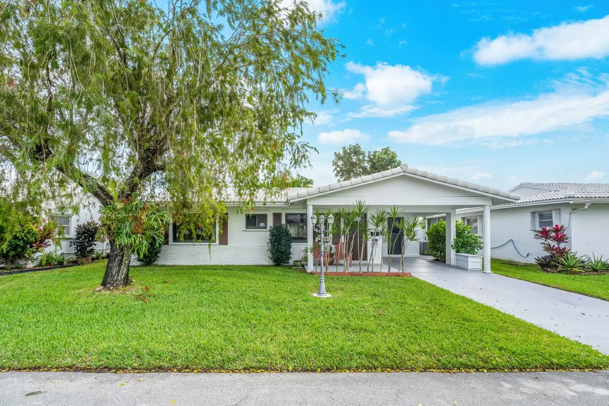 8422 NW 59th Ct, Tamarac, FL 33321
