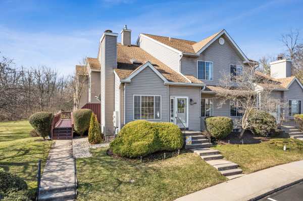 374 Pondview Dr, Harleysville, PA 19438