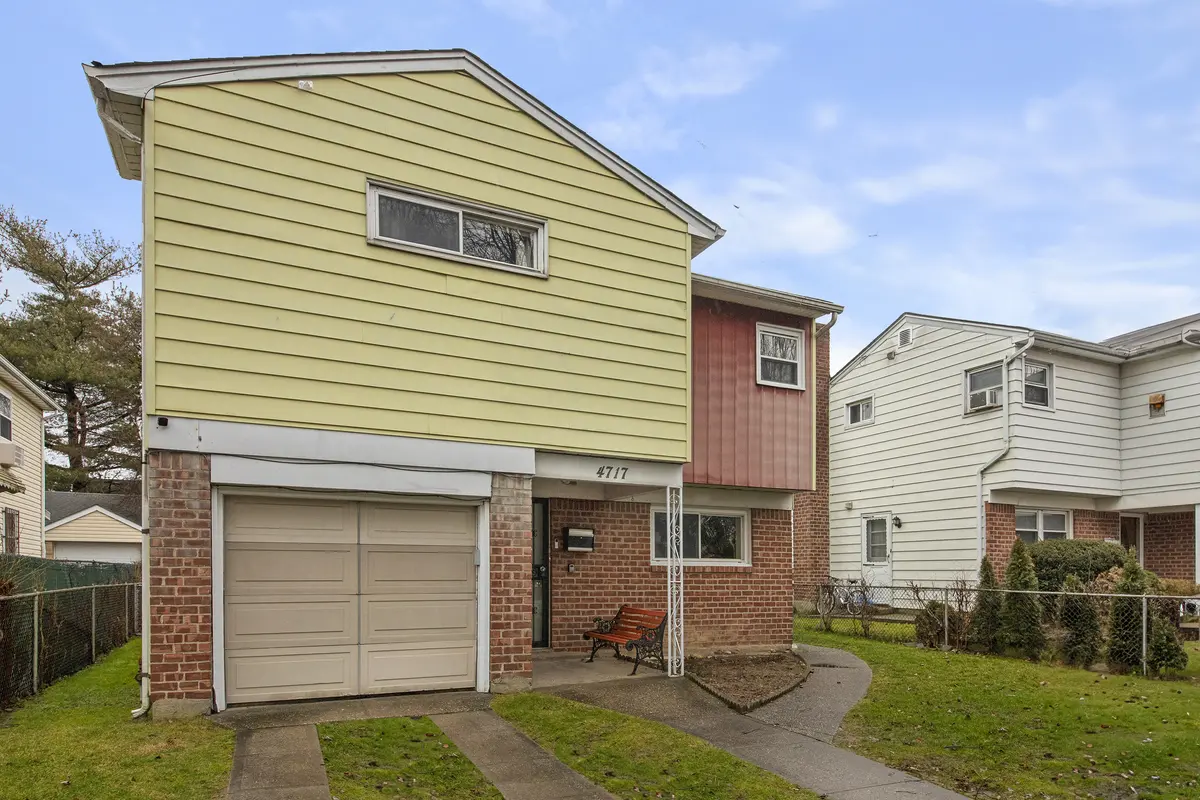 47-17 208th St, Bayside, NY 11361