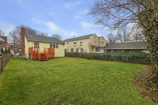 47-17 208th St, Bayside, NY 11361