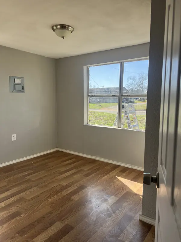 416 E Curtis St, Dilley, TX 78017