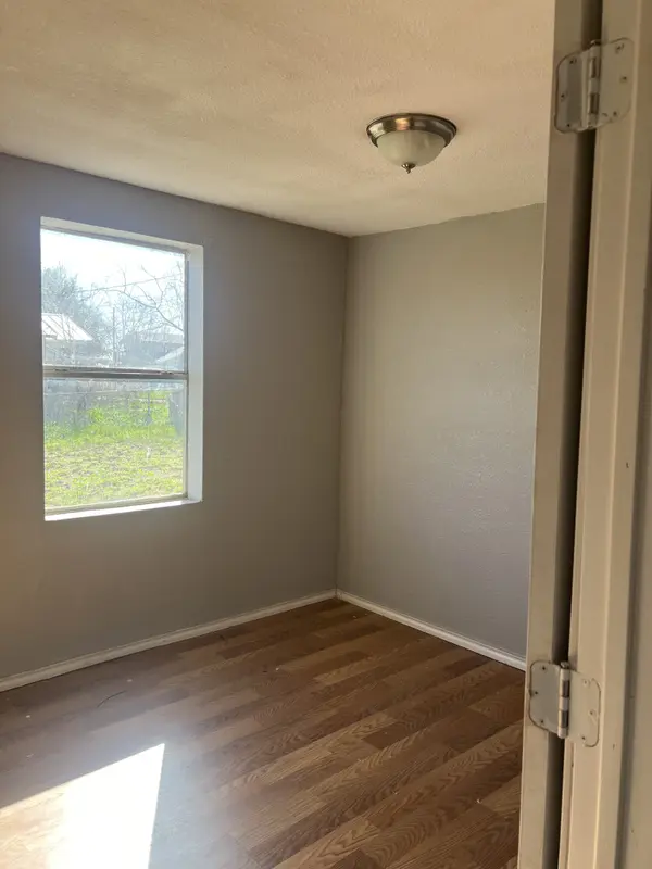 416 E Curtis St, Dilley, TX 78017