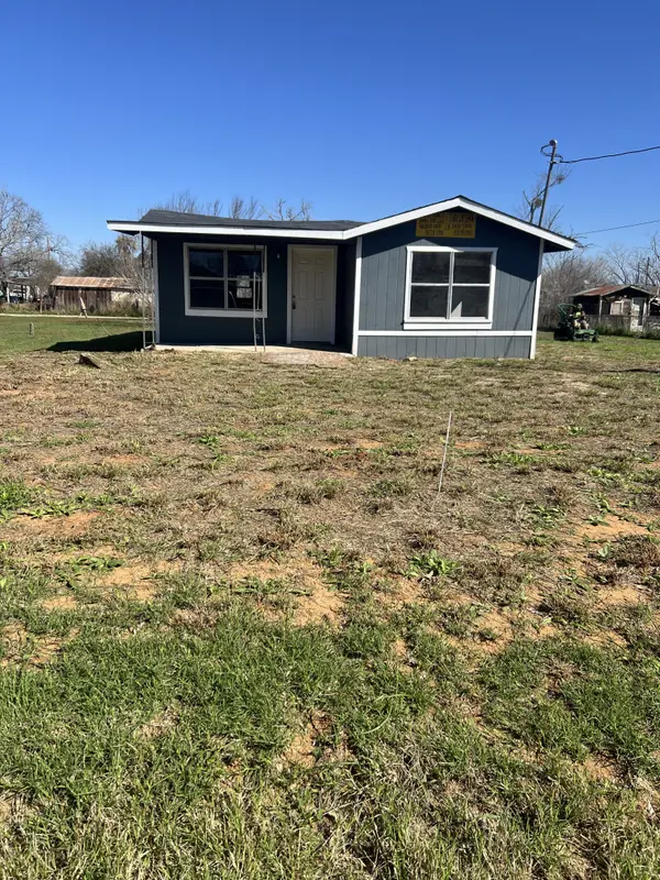 416 E Curtis St, Dilley, TX 78017