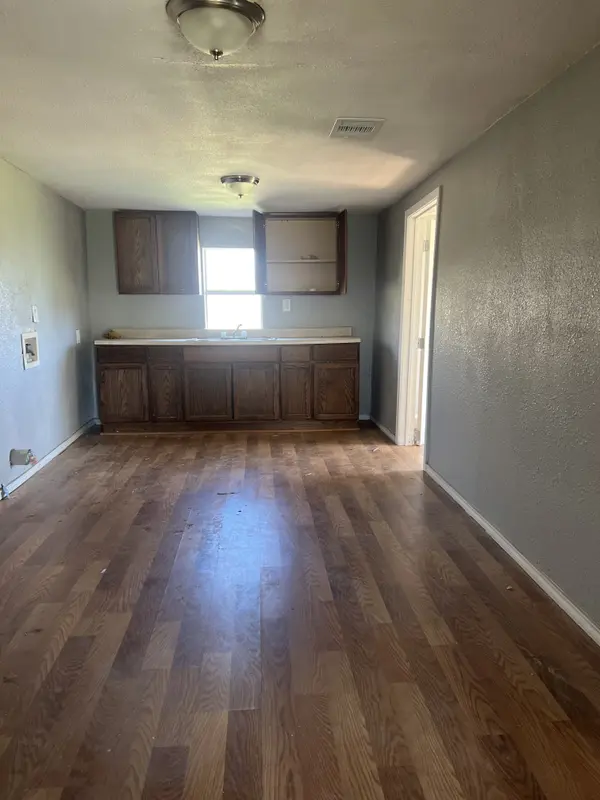 416 E Curtis St, Dilley, TX 78017