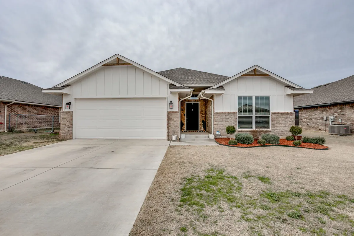 Gladington Ct, Newcastle, OK 73065
