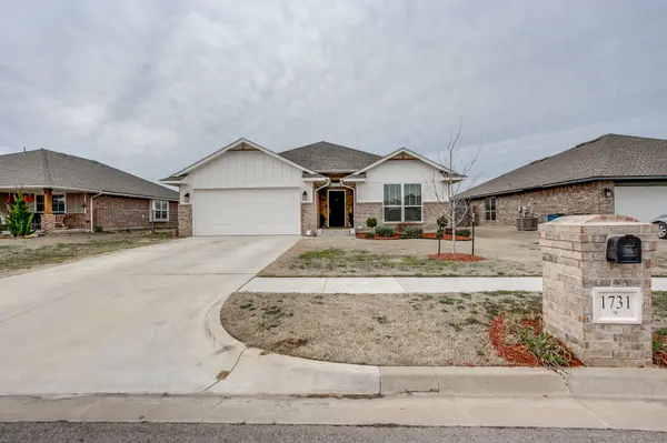 Gladington Ct, Newcastle, OK 73065