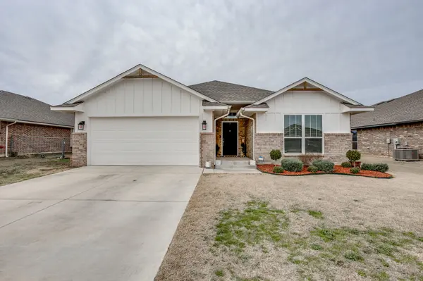 Gladington Ct, Newcastle, OK 73065