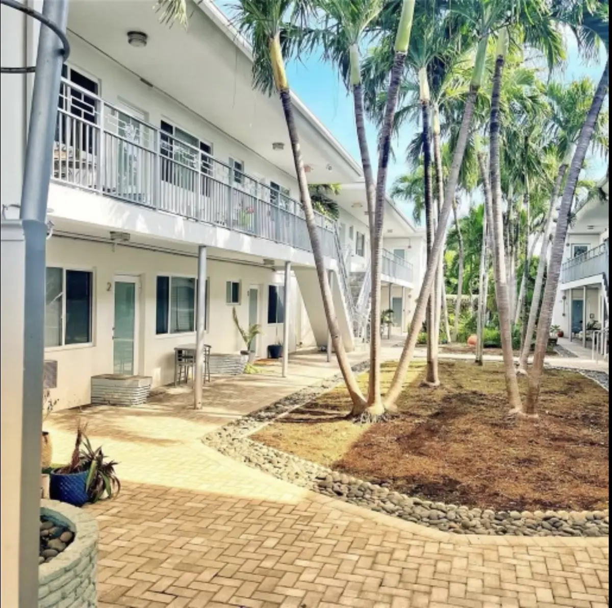 320 86th St #3, Miami Beach, FL 33141