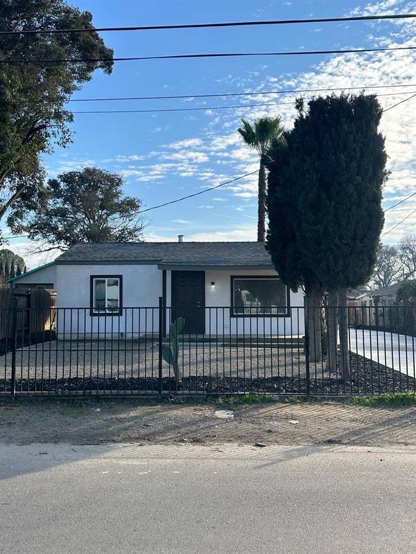 2228 Robertson Rd, Modesto, CA 95351