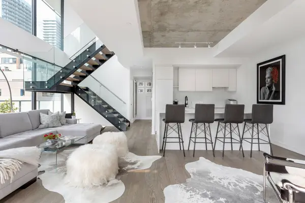 161 Roehampton Ave #803, Toronto, ON M4P 0C8