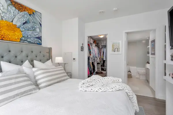 161 Roehampton Ave #803, Toronto, ON M4P 0C8
