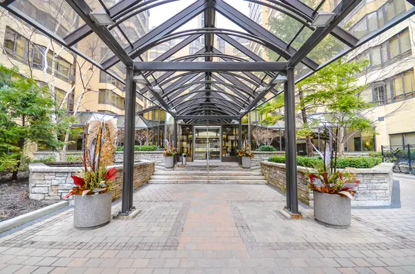 280 Simcoe St #201A, Toronto, ON M5T 2Y5