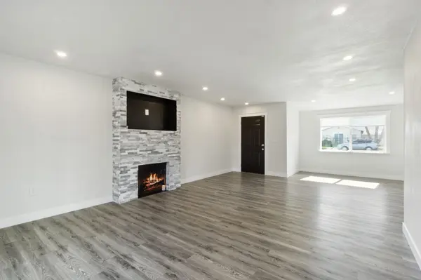 734 W Clinton Ave, Fresno, CA 93705