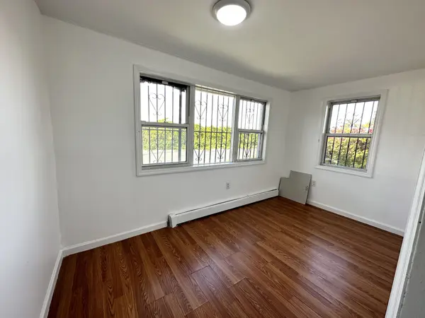 494 Beach 44th St, Far Rockaway, NY 11691