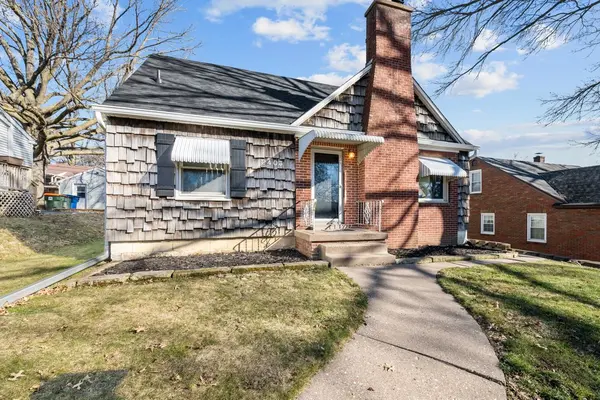 2304 Glen Pl, Davenport, IA 52804
