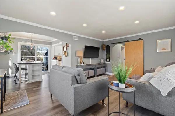 W227N2893 Duplainville Rd, Waukesha, WI 53186