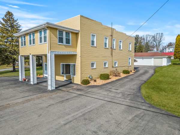 1413 Old Butler Rd, New Castle, PA 16101