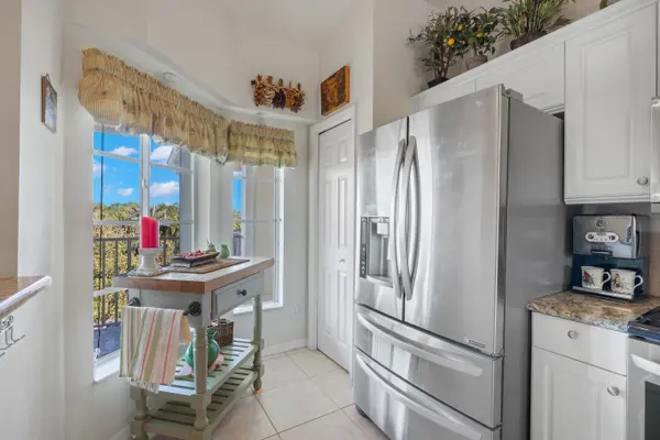9175 Celeste Dr #4-402, Naples, FL 34113