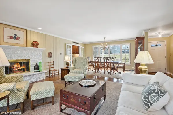1152 W Blackburn Dr, Inverness, IL 60067