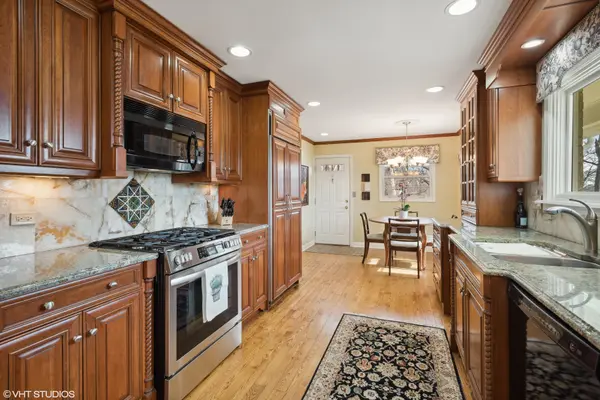 1152 W Blackburn Dr, Inverness, IL 60067
