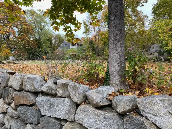 5 Dennis Ct, Gloucester, MA 01930