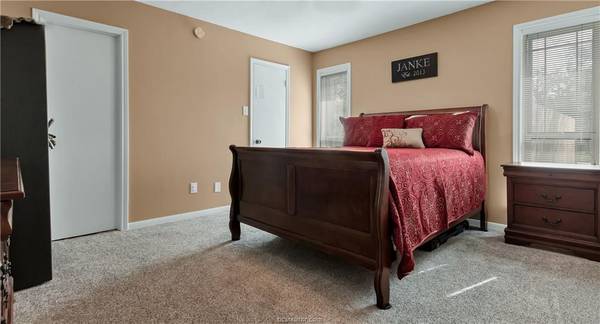 1395 Van Horn Dr, College Station, TX 77845
