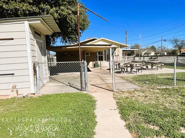 1325 E Harris Ave, San Angelo, TX 76903