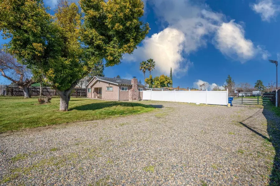 16868 Letteau Ave, Delhi, CA 95315